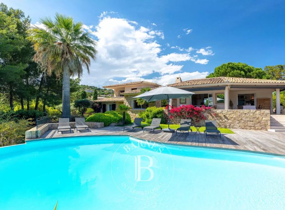 Villa Jobica, villa méditerranéenne de luxe à louer en Corse - Porto-Vecchio - 3 minutes à pied de la plage - 5 chambres
